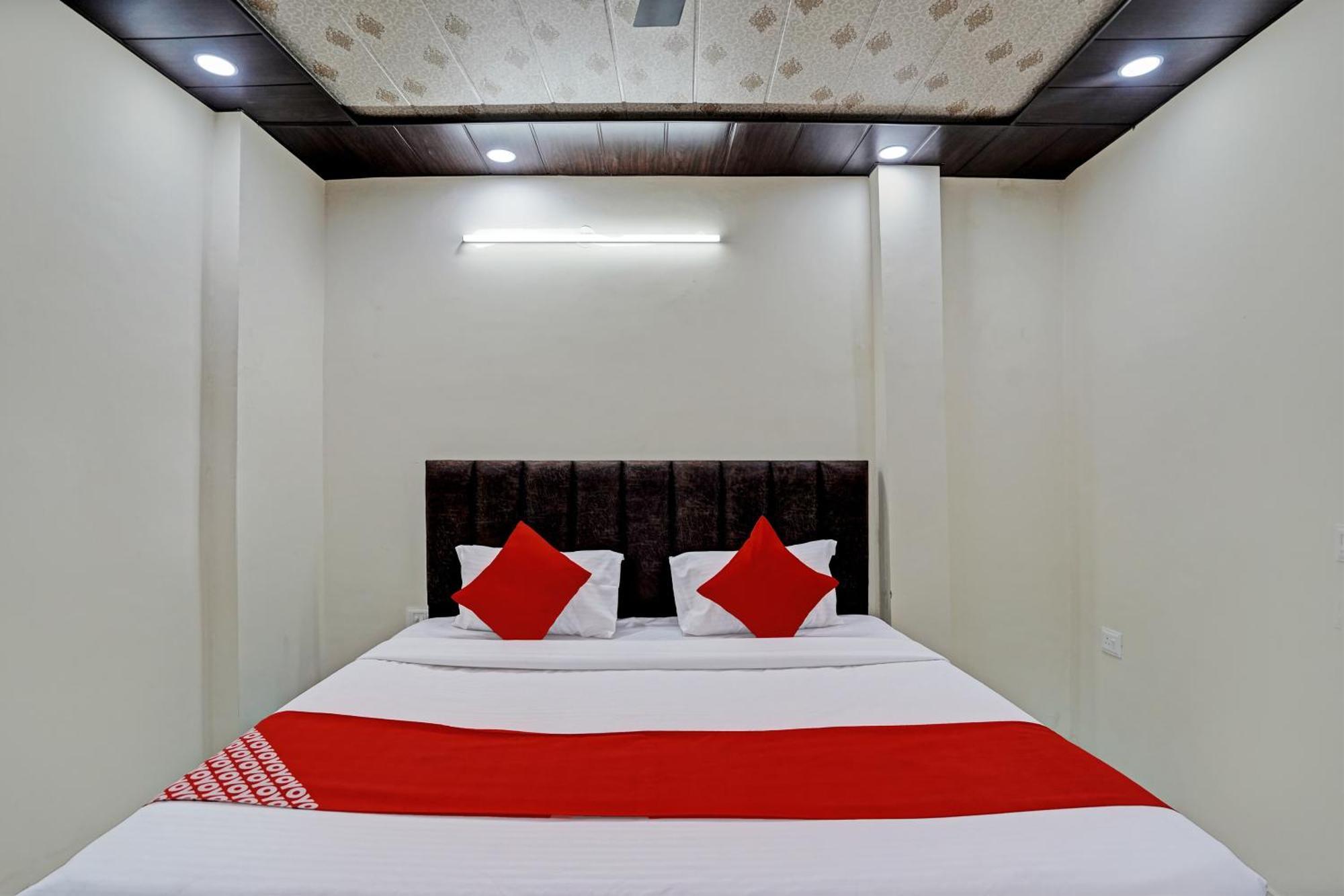 Oyo Flagship Evergreen Tower Hotel Ghaziabad Exterior foto