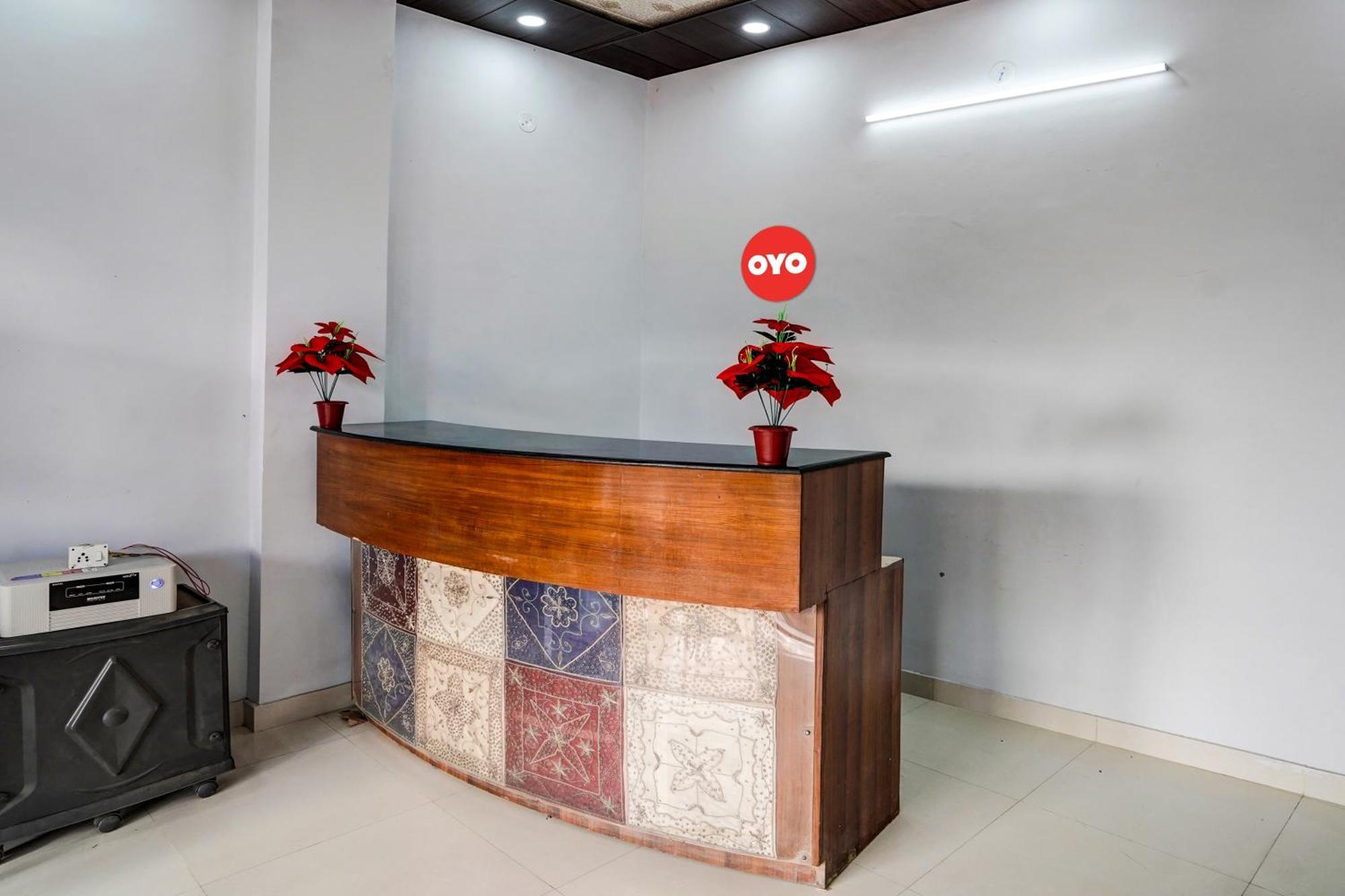 Oyo Flagship Evergreen Tower Hotel Ghaziabad Exterior foto